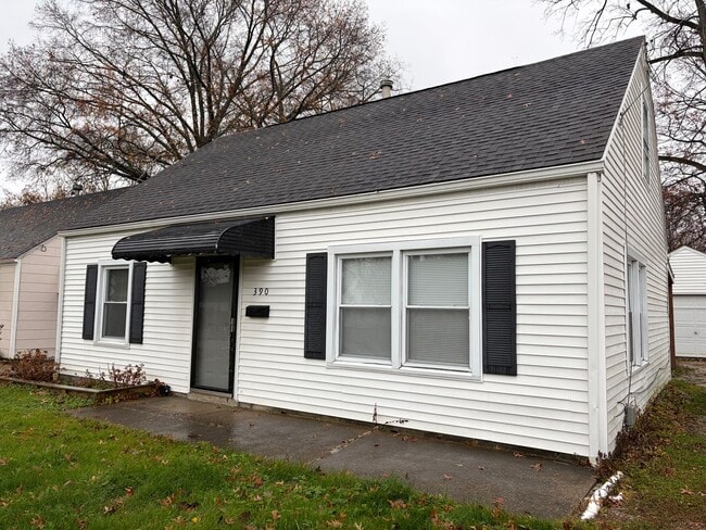 Building Photo - Spacious 4-Bedroom Home with First-Floor Convenience and Great Outdoor Space