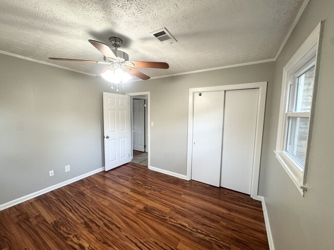 Building Photo - 2561 Allan Way