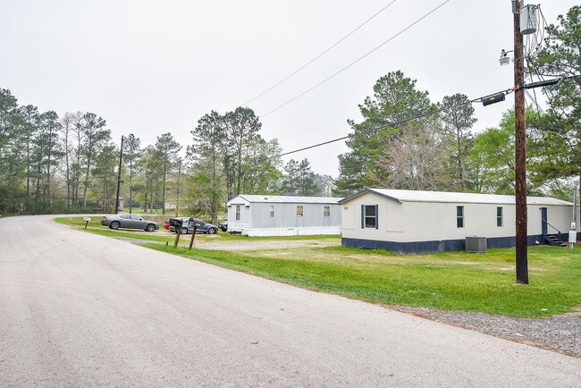 Building Photo - Be part of this cozy community at Roy Harris Loop