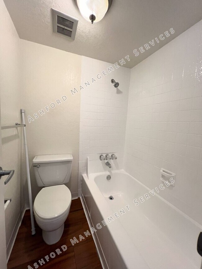 Building Photo - 7141 N 16th St