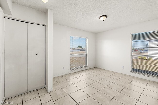 Building Photo - 1733 NE 7th Pl