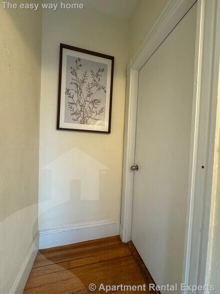 Building Photo - 22 Spencer Ave