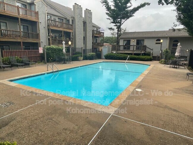 Building Photo - 12013 W 58th Pl