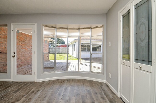 Building Photo - 9215 Sharpcrest St