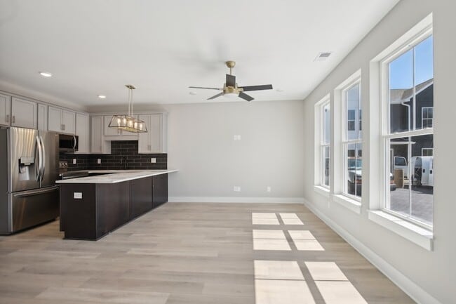 Building Photo - 361 Archwood Dr