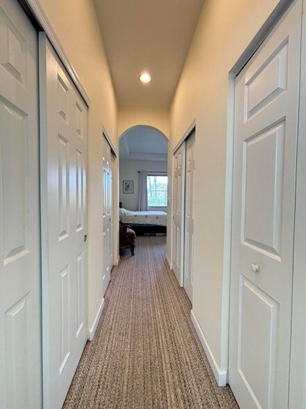 Building Photo - 6532 SE Broadmoor Ln