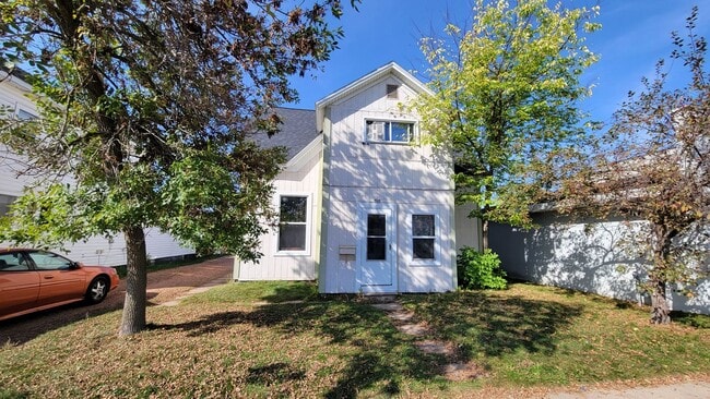 Building Photo - 108 S Foster St