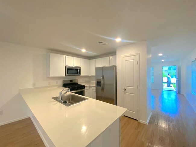 Building Photo - 21015 Longeni Dr