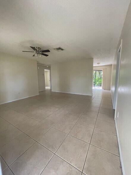 Building Photo - 1639 Barbarie Ln