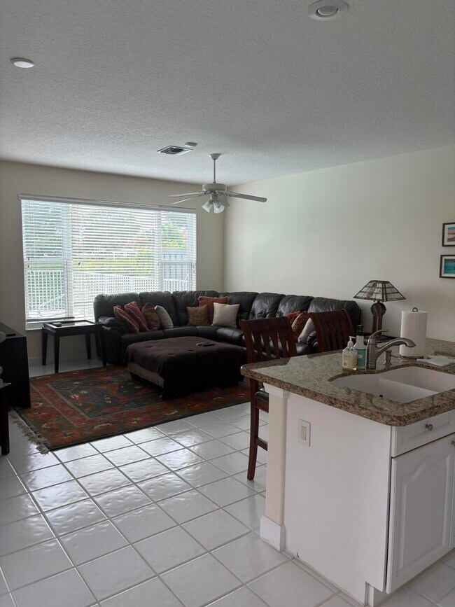 Building Photo - 927 Augusta Pointe Dr