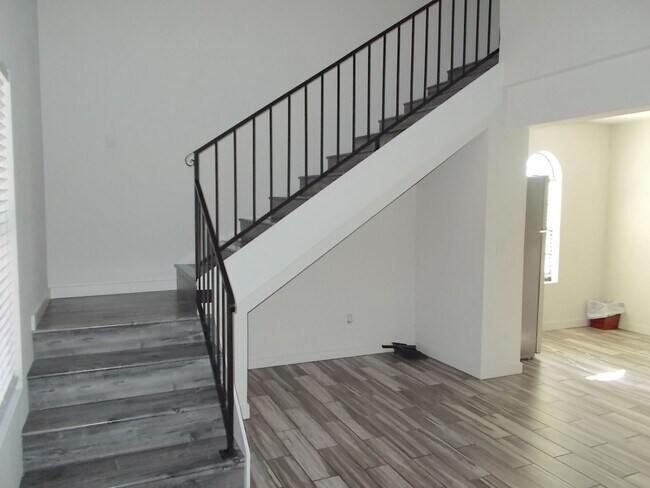 Building Photo - Upgraded 2nd-Floor Condo with Loft, Pool, ...