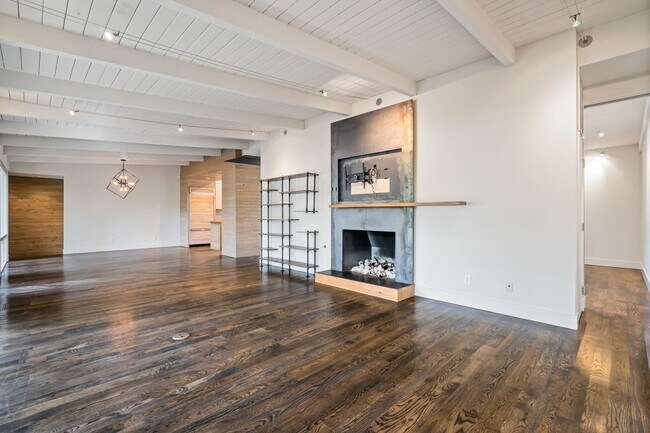 Building Photo - 2/2 with carport - fenced backyard