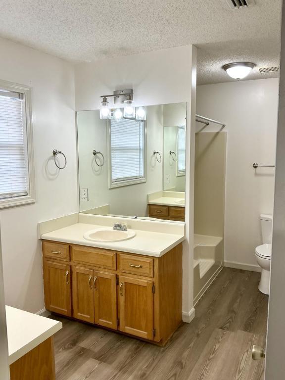 Building Photo - 617 Green Dr