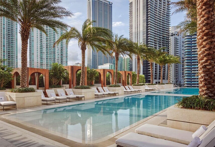 Building Photo - 801 S Miami Ave