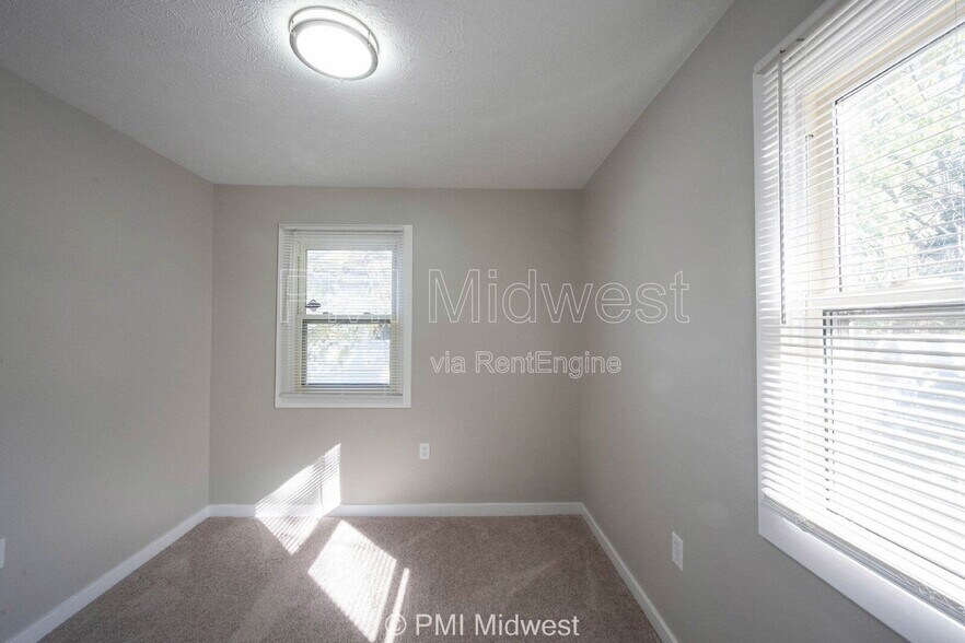 Building Photo - 2945 N Denny St