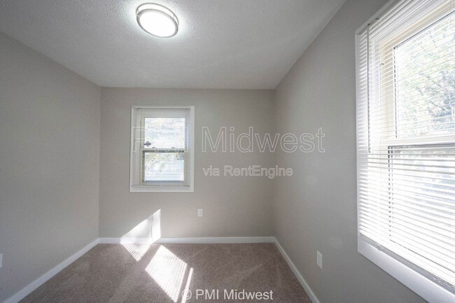 Building Photo - 2945 N Denny St