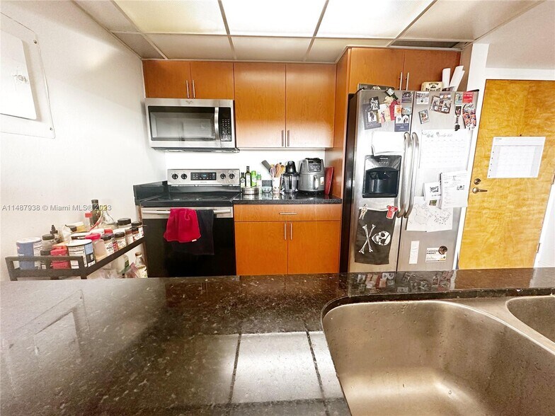 Building Photo - 7601 E Treasure Dr