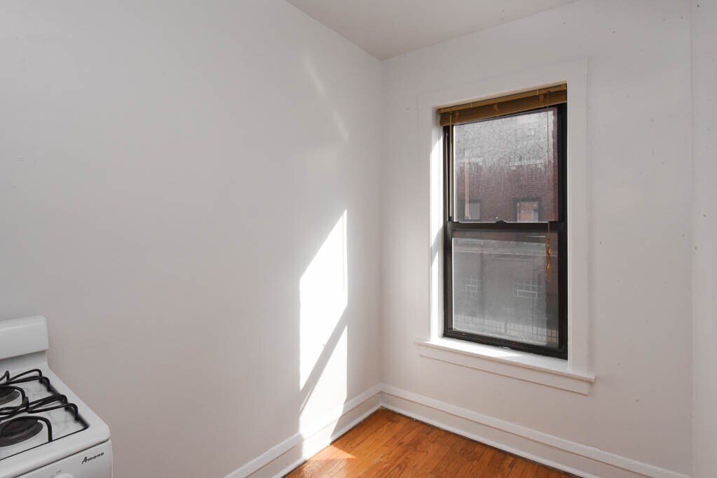 Building Photo - 3312 W Schubert Ave