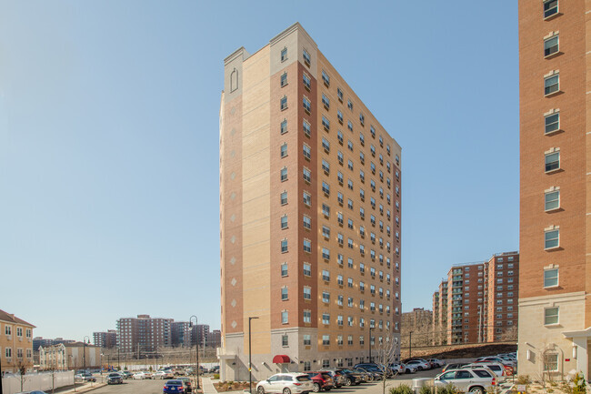 Building Photo - The Meridian at Locust Manor