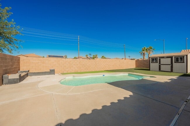 Building Photo - Henderson Single Story with Private Pool and RV Gate
