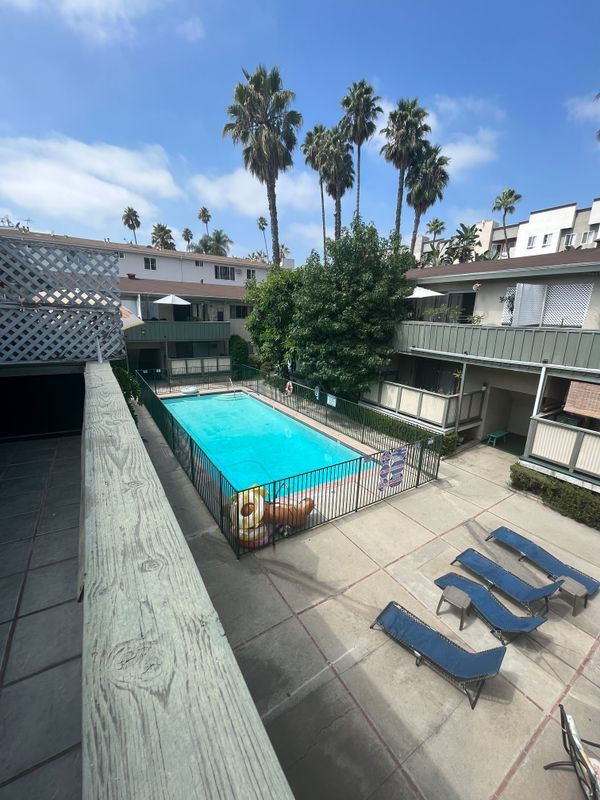 Building Photo - 7254 Hollywood Blvd