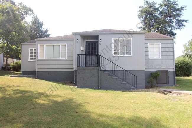 Primary Photo - 3 Bedroom, 1.5 Bath! New on the Market and...