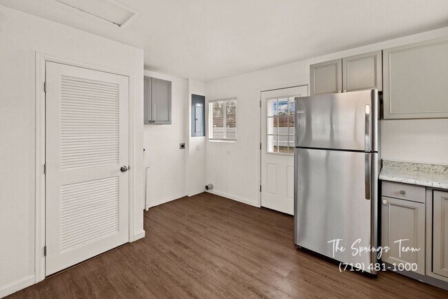 Building Photo - 1216 Pando Ave