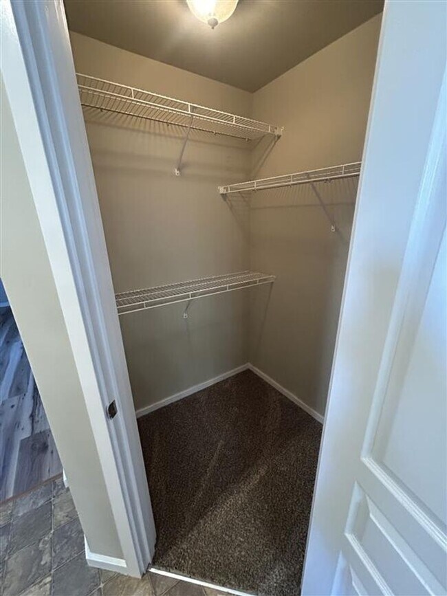 Building Photo - 203 Walnut Grove Ct