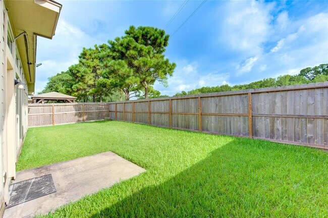 Building Photo - 5615 Stoneridge Ct