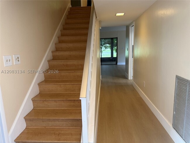 Building Photo - 19233 E Lake Dr