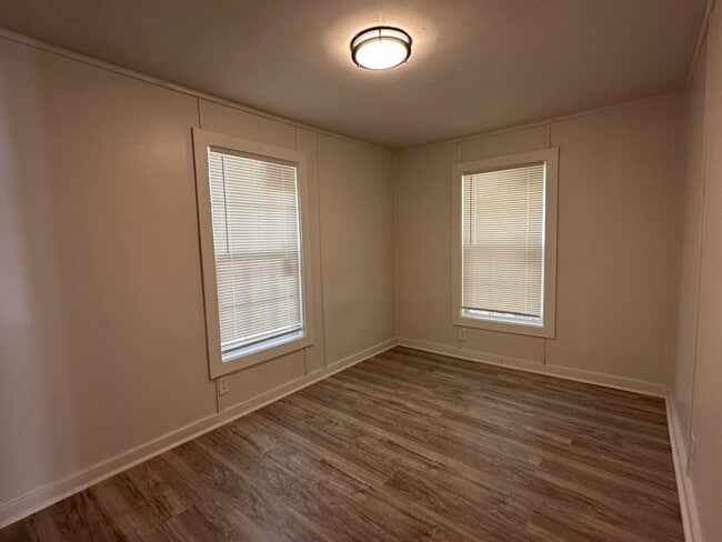 Building Photo - Remodeled 4 Bedroom with New A/C
