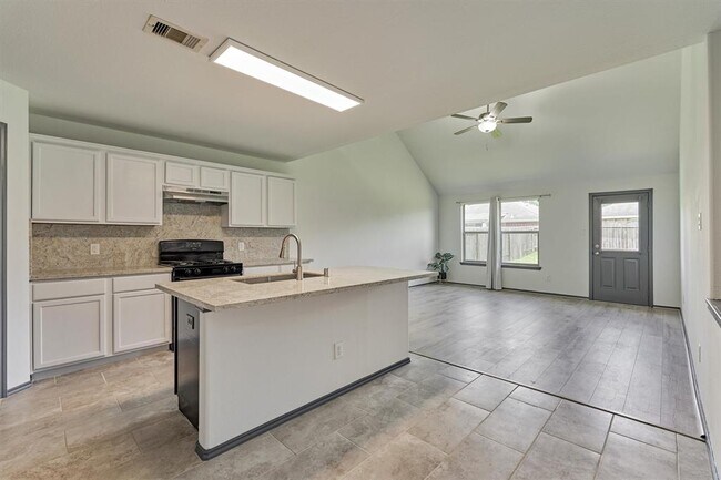 Building Photo - 2211 Treasure Mountain Dr