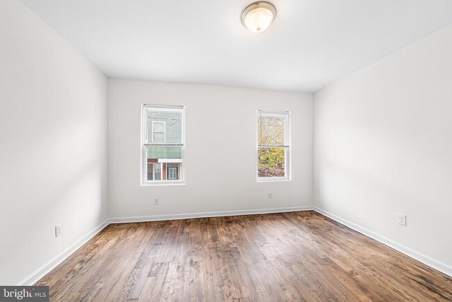 Building Photo - 426 N Holly St