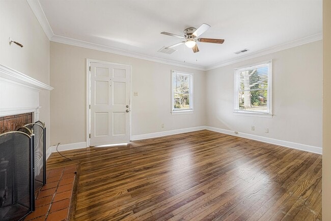 Building Photo - 672 Watson St