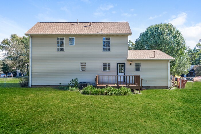 Building Photo - 6840 Briarwood Dr