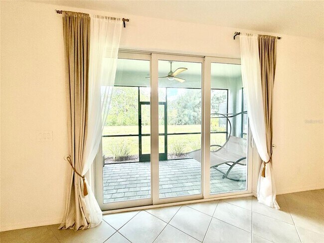Building Photo - 10995 Pinot Dr