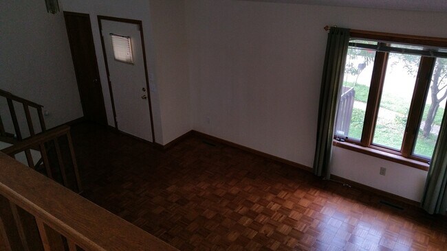 Building Photo - Spacious Four Bedroom House in NE Iowa City Neighborhood