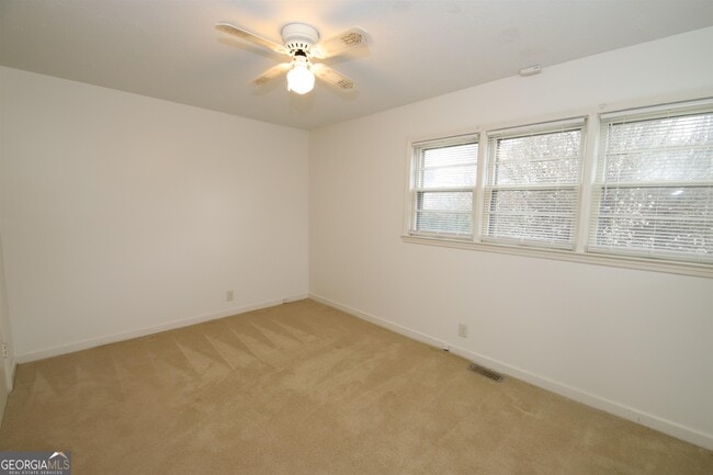 Building Photo - 121 Alton Dr