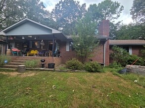Building Photo - 127 Mona Ln