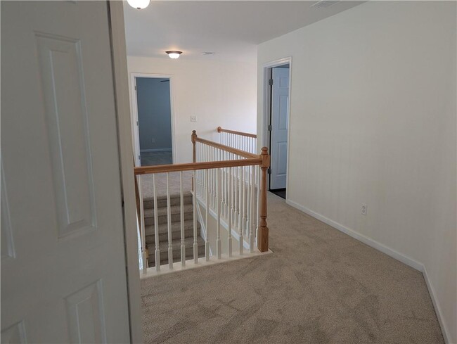Building Photo - 212 Autumn Trail