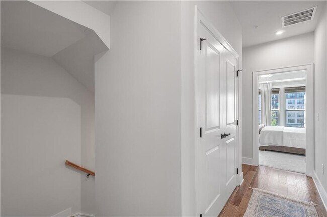 Building Photo - 2143 Burnside Dr NW