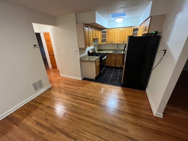 Building Photo - 3720 Bronxwood Ave