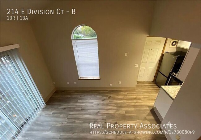 Building Photo - 214 E Division Ct