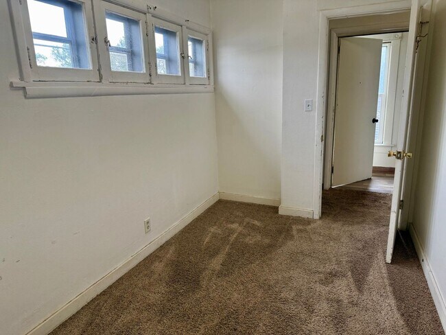 Building Photo - 309 Garfield Ave