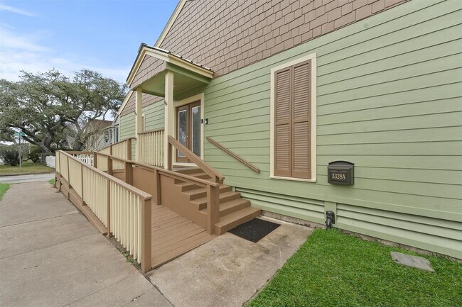 Building Photo - 3328 Bernardo De Galvez Ave