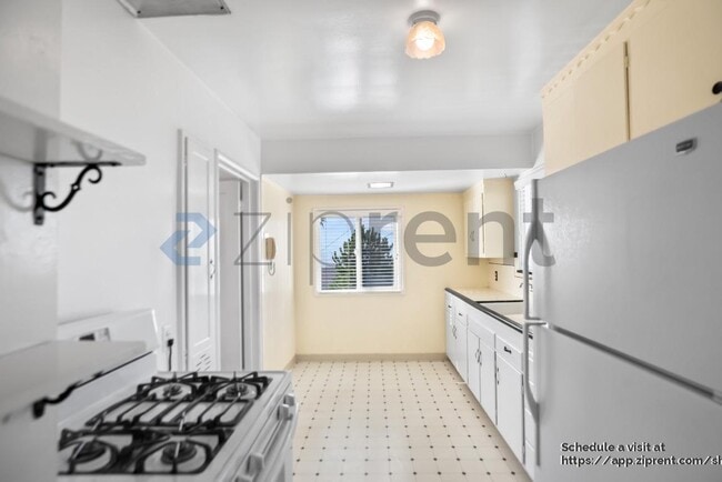 Building Photo - 16070 Selborne Dr