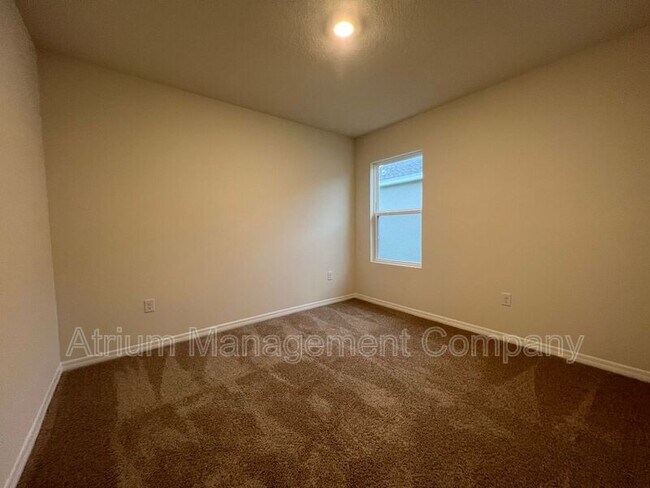Building Photo - 2711 Rowan St