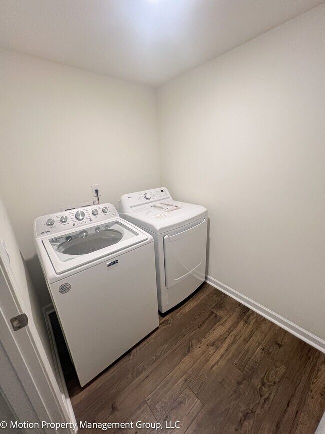 Building Photo - For Rent – Spacious 4 Bed / 3.5 Bath Home ...