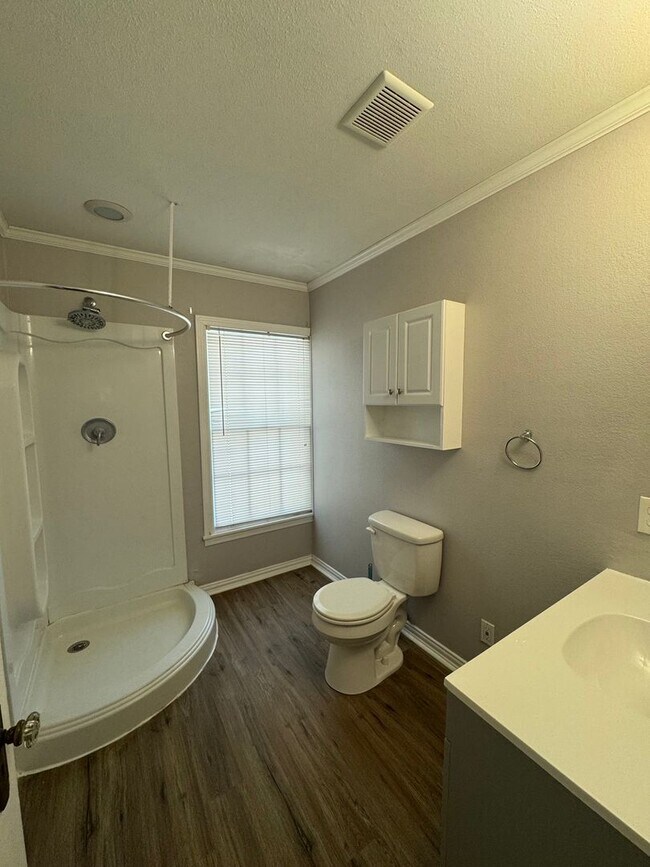 Building Photo - 3515 E Brookview Dr