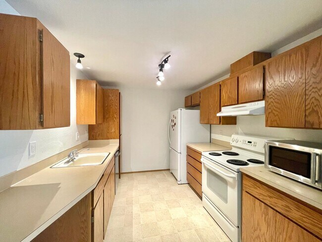 Building Photo - Kirkland 2BR Condo for Rent